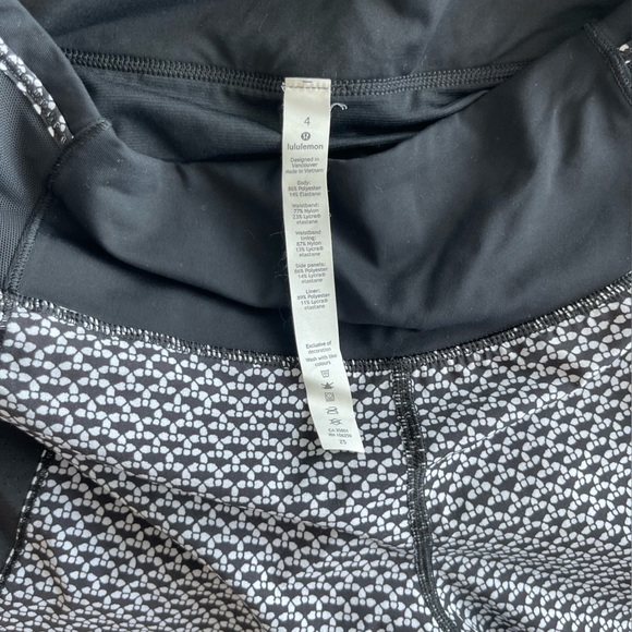 Lululemon black and white shorts size 4 - Picture 3 of 5